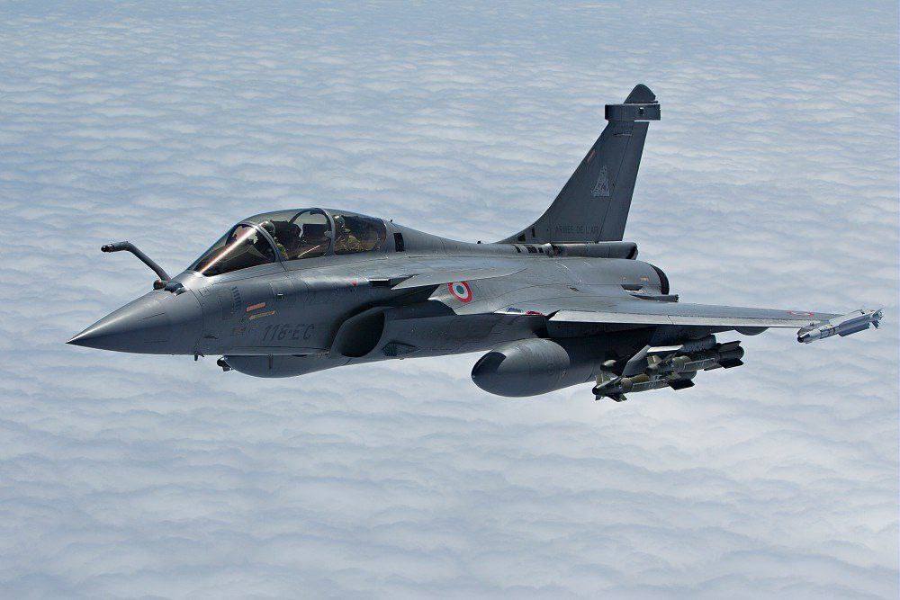 Makron: Polşaya üç "Rafale" qırıcı təyyarəsi göndərəcəyik