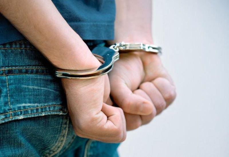 Polis paytaxtda vətəndaşların əmlakını talayan şəxsləri saxladı