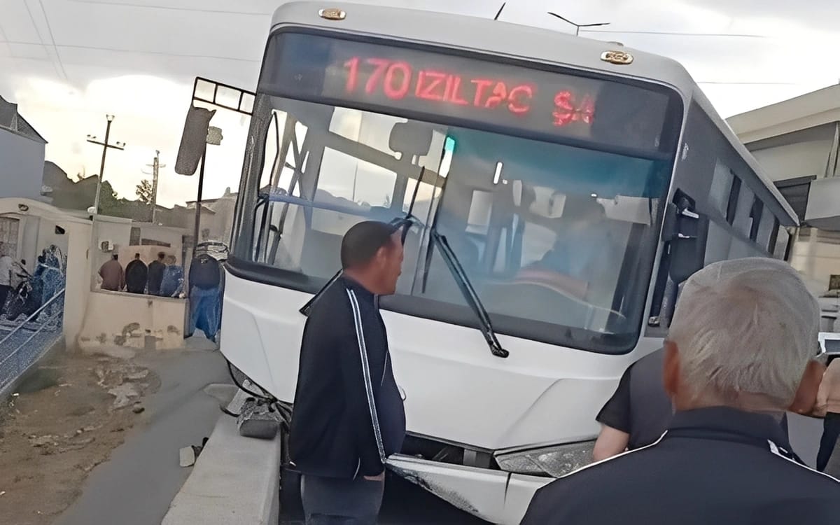 Xocəsəndə sərnişin avtobusu qəzaya düşdü: Yaralılar var - VIDEO