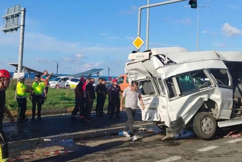 Türkiyədə ağır yol qəzası olub, 15 nəfər yaralanıb