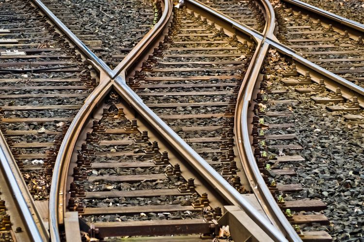 Rusiyada dəmir yolunda partlayış: ölənlər var