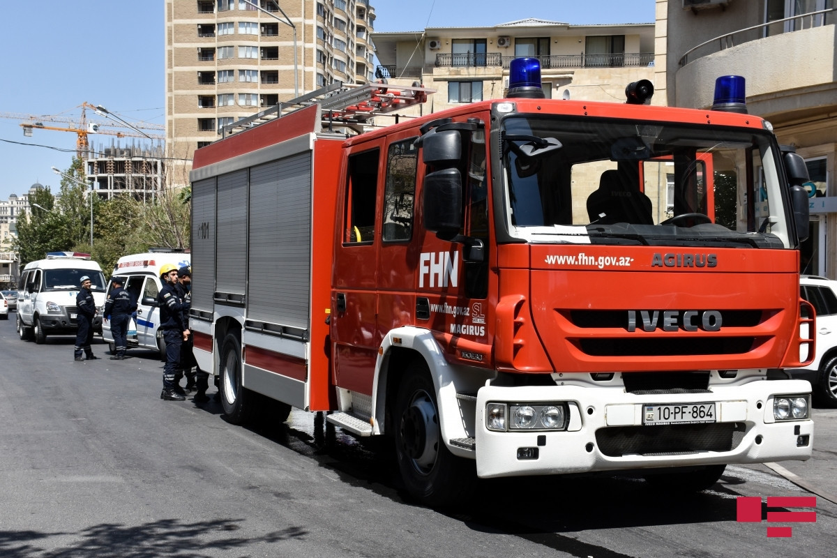 Binəqədidə obyektdə yanğın olub, 4 nəfər xilas edilib