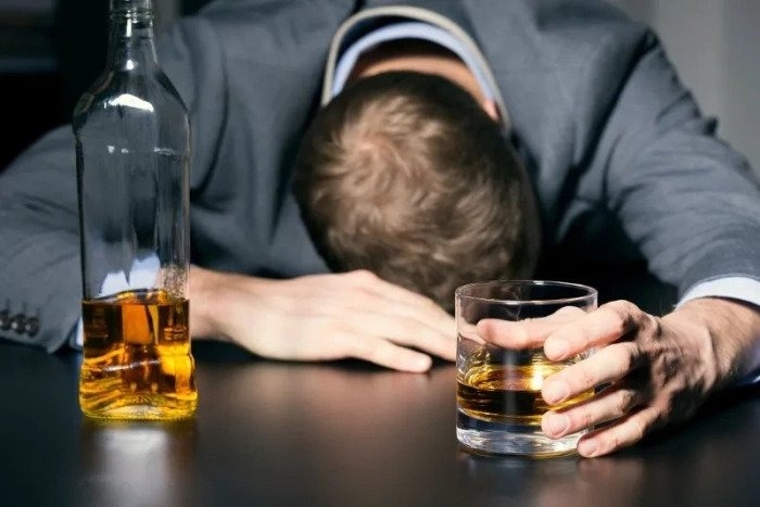 Avropa alkoqoldan xilas yolu axtarır