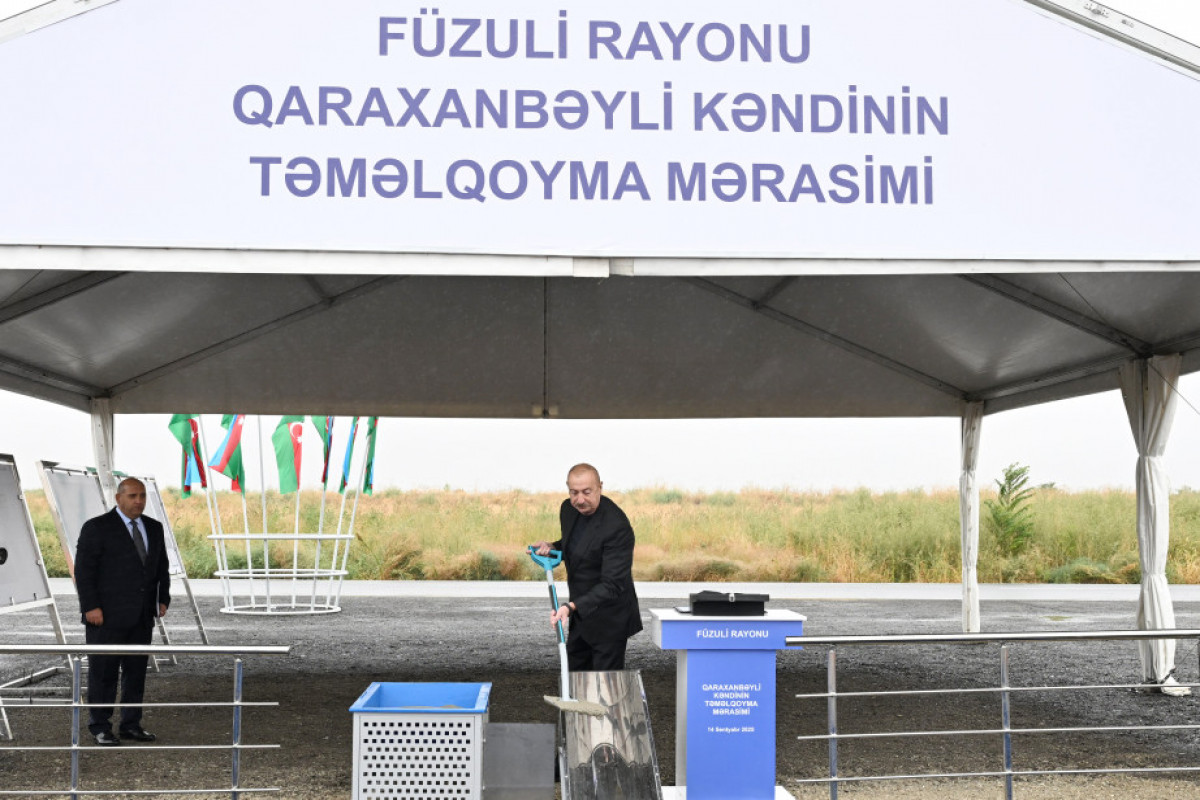 İlham Əliyev Füzuli rayonunun yeni salınacaq Qaraxanbəyli kəndinin təməlini qoyub