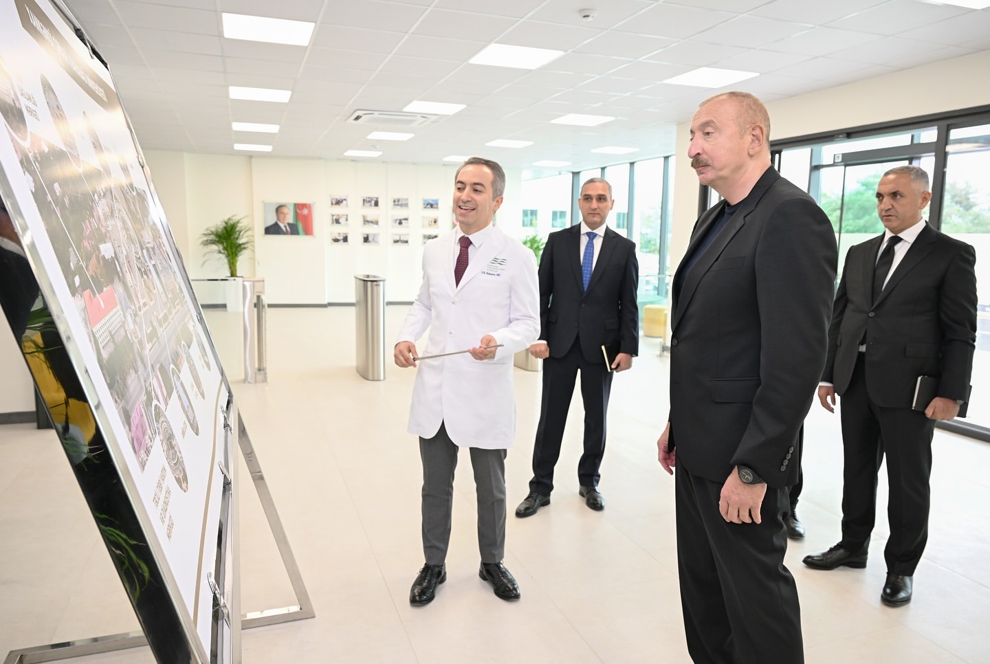 Prezident Qarabağ Universitetinin Klinikası binasının və tədris korpusunun açılışında iştirak edib