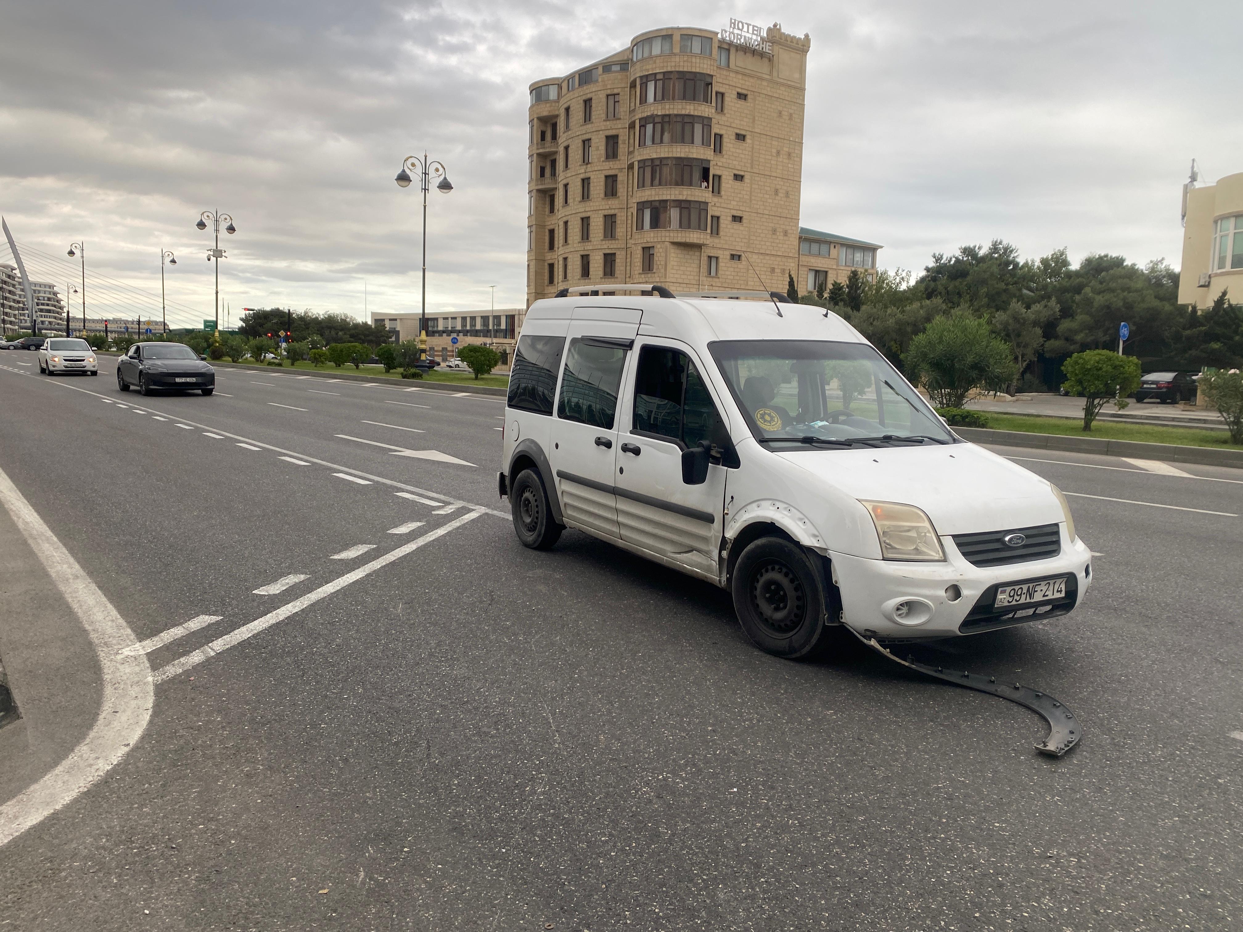8 noyabr prospektində qəza - FOTO