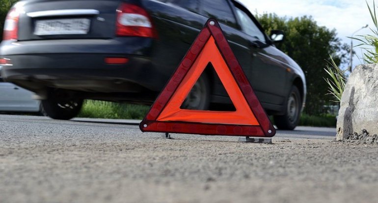 Sabirabadda yük və minik avtomobilləri toqquşub, xəsarət alanlar var