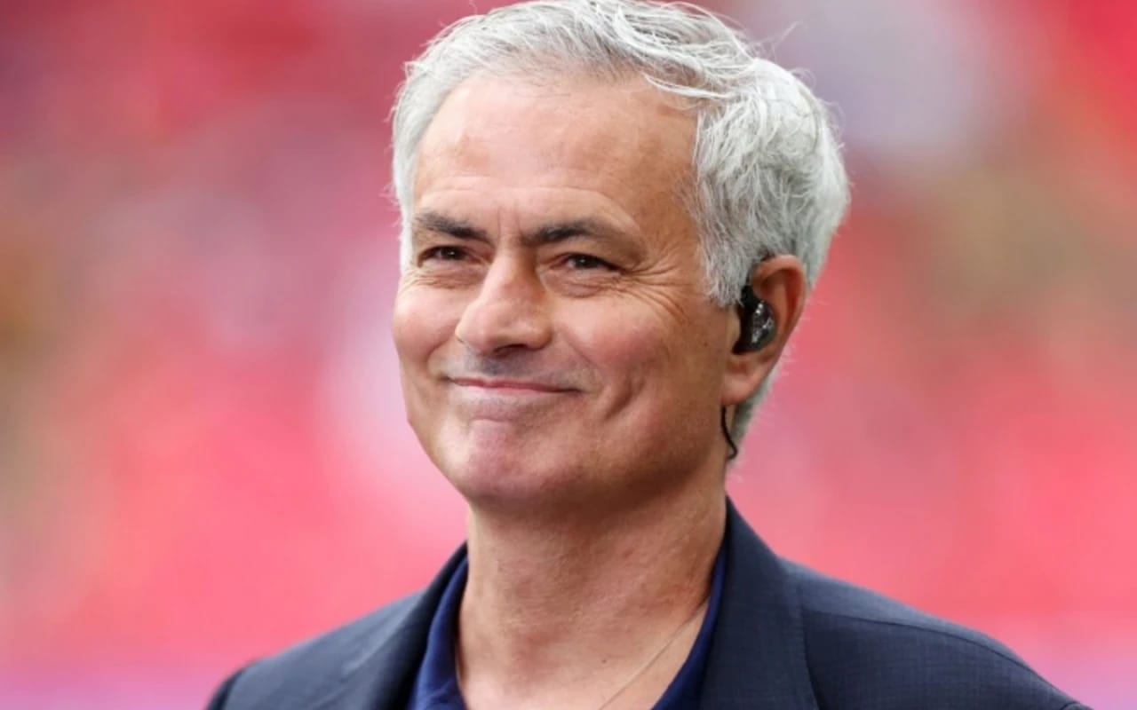 Mourinyo rəsmən "Benfika"da