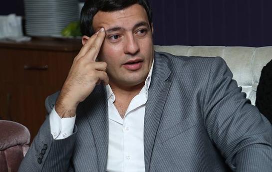 "Aparıcılar sənətə aidiyyatı olmayan adamları sənətkar kimi təqdim edirlər" - Rəşad Kəsəmənli