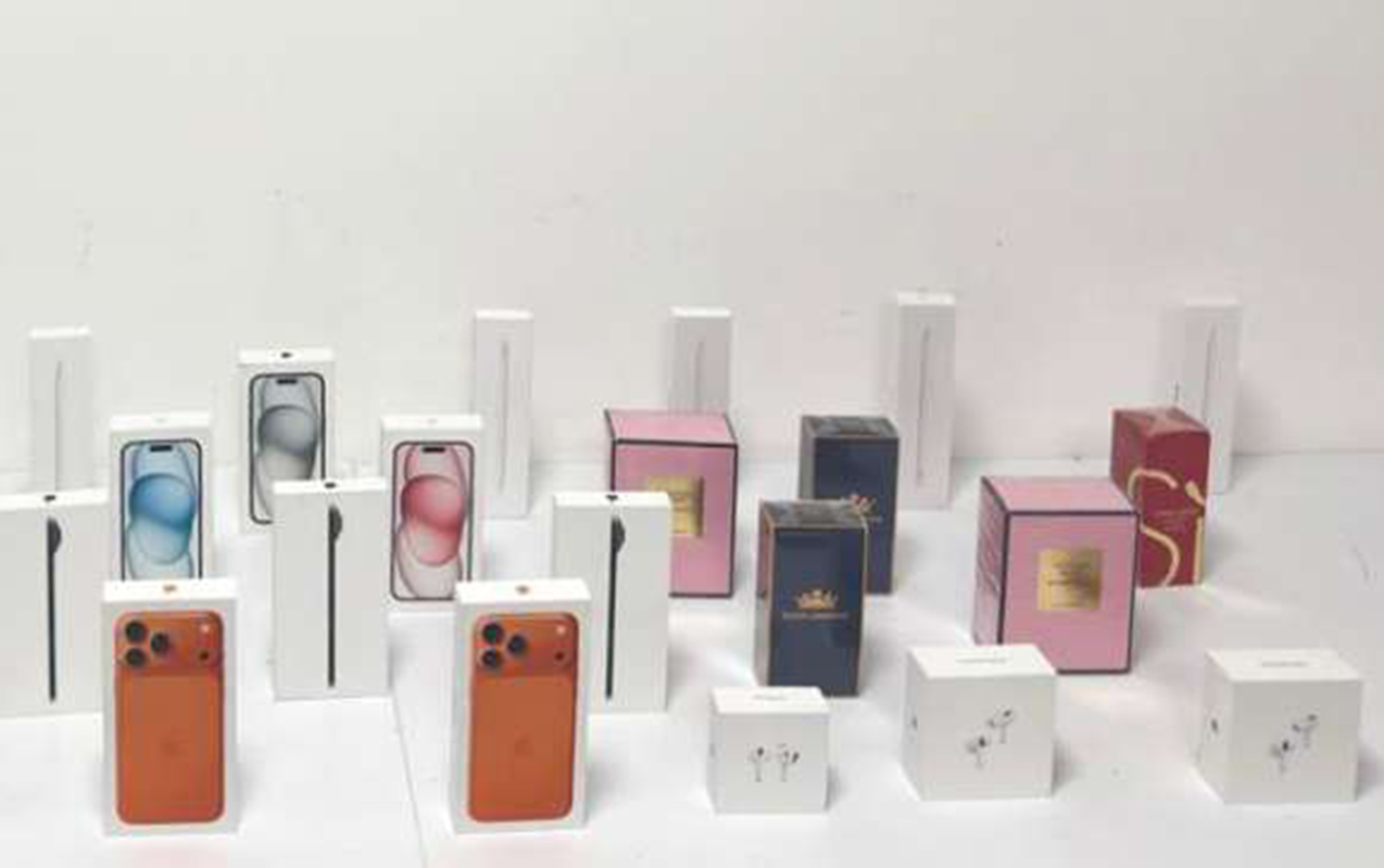 “iPhone17”ni Bakıya qanunsuz keçirmək üçün sərnişinlərə payladı - Foto