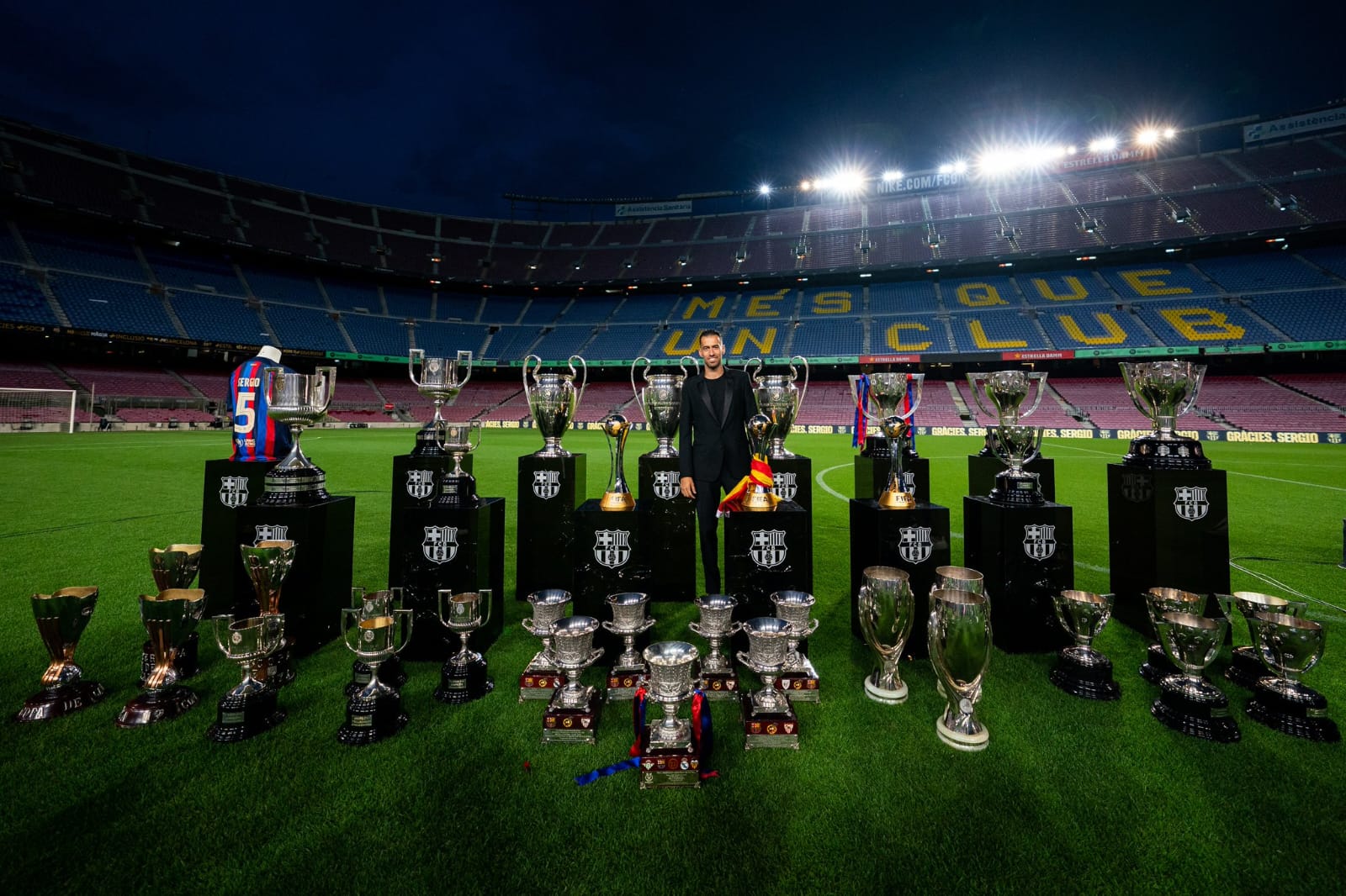 “Barselona”nın əfsanəsi futbola vida edir