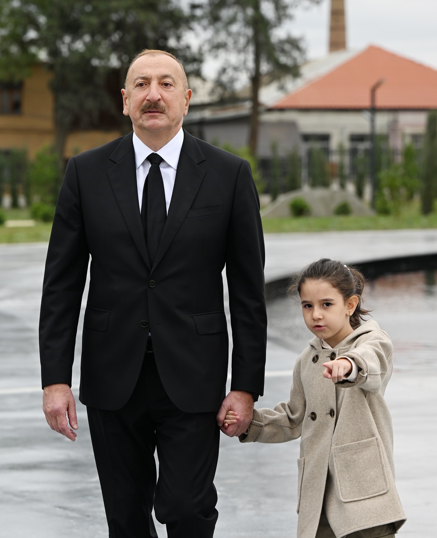 "Bu görüntü bütün faciəvi əhvalatı sözsüz izah edir" - Hikmət Hacıyev 