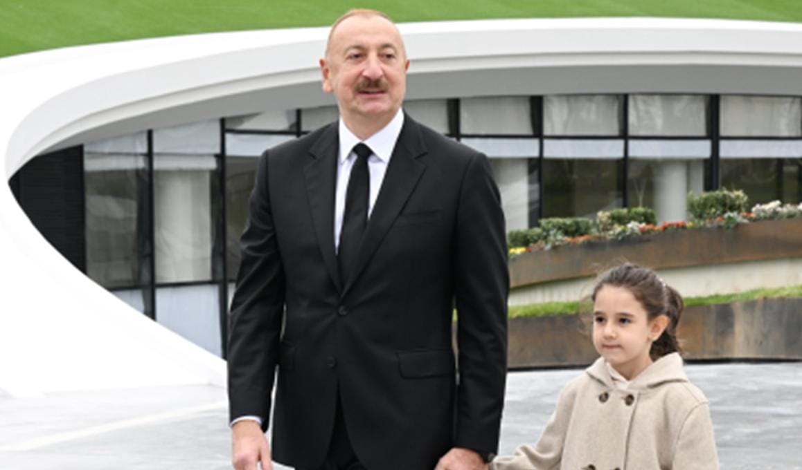“Yaxşı babadır, gördüyümdən hündürdür” - Video