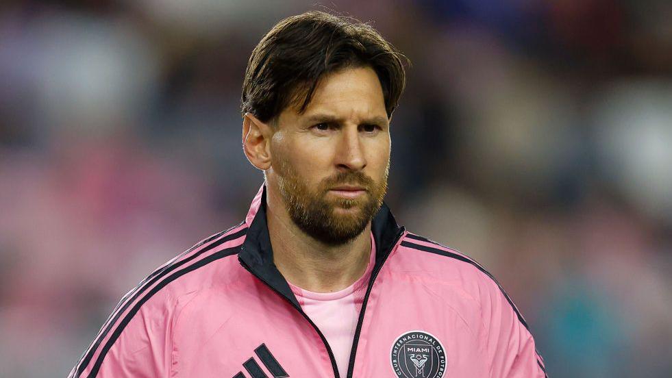 Messi klubu ilə müqaviləsinin müddətini uzatdı