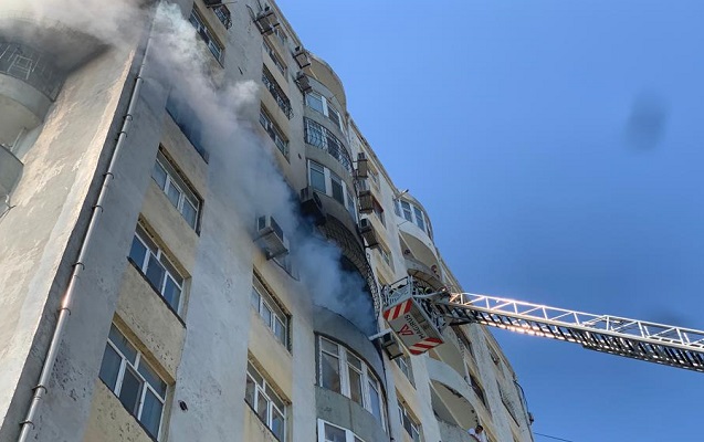 Bakıda binada yanğın olub, 5 nəfər təxliyə edilib