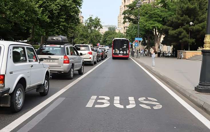 Məktəb avtobusları avtobus zolaqlarına daxil ola biləcəklər?