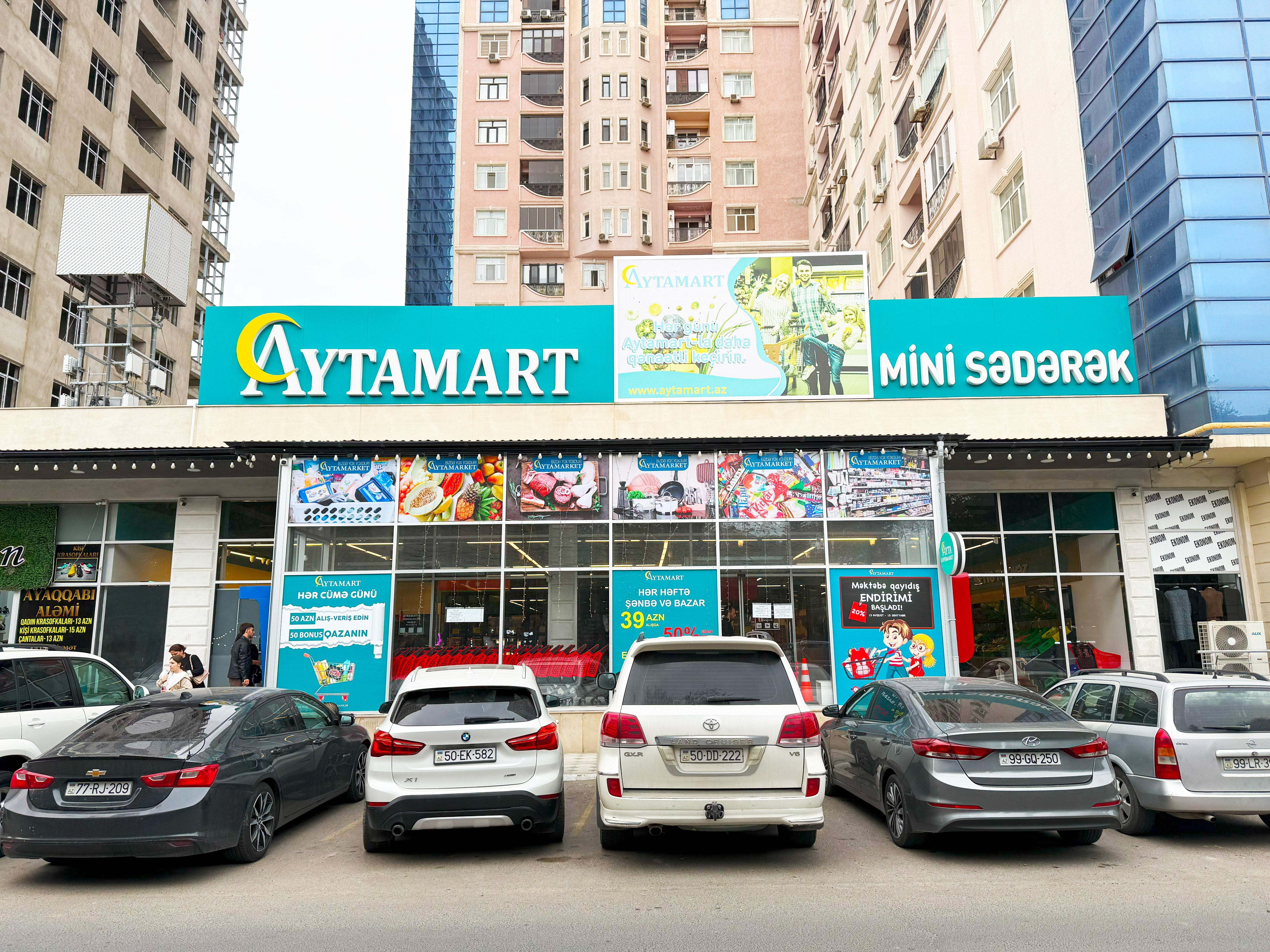 "Aytamart" supermarket Sumqayıtda 1 yaşını qeyd edir
