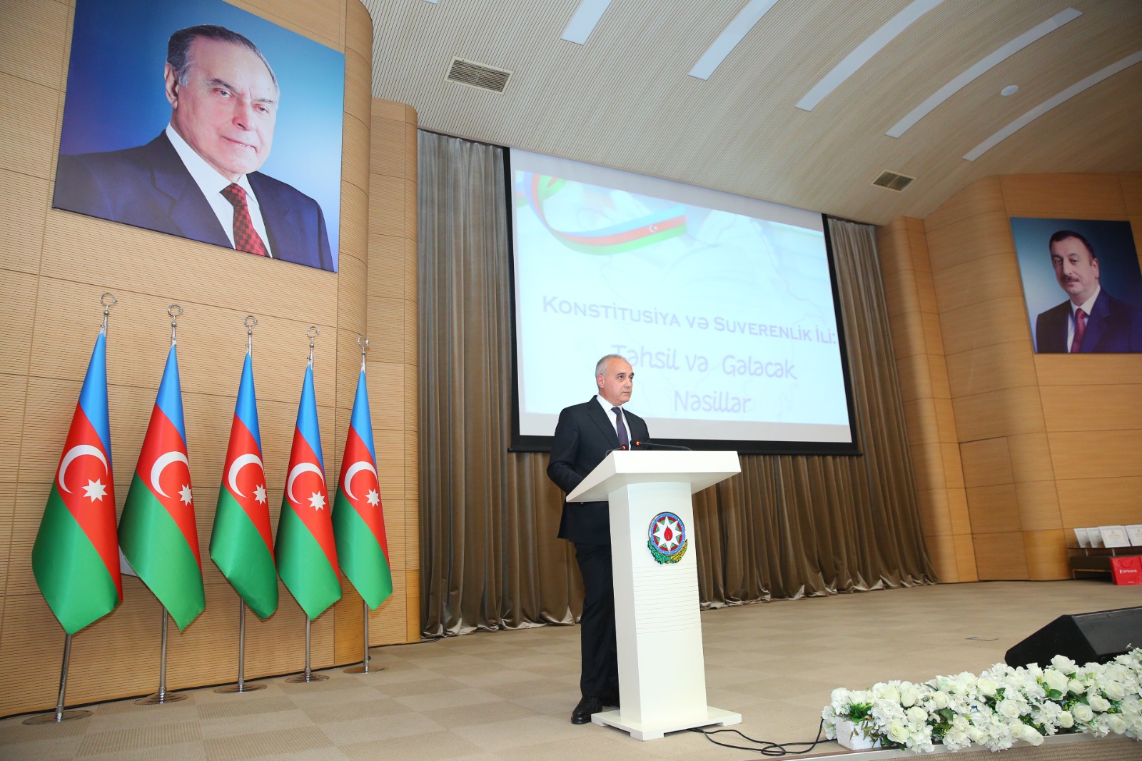 Binəqədidə “Konstitusiya və Suverenlik İli: Təhsil və Gələcək Nəsillər” adlı təhsil konfransı keçirildi - FOTOLAR