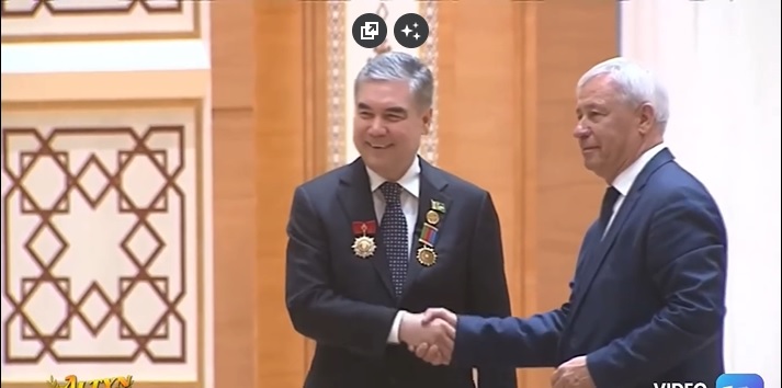Saxta medal paylayan QHT sədri ilə bağlı yeni fakt – Türkmənistan prezidentinə də medal veribmiş 