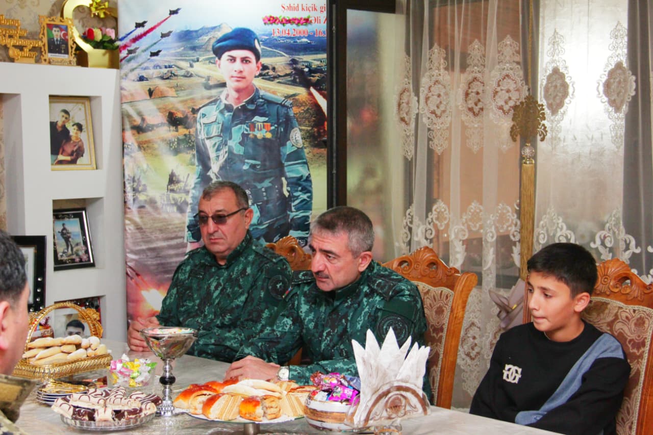 Elçin Quliyev şəhid ailələrini ziyarət etdi - FOTOLAR