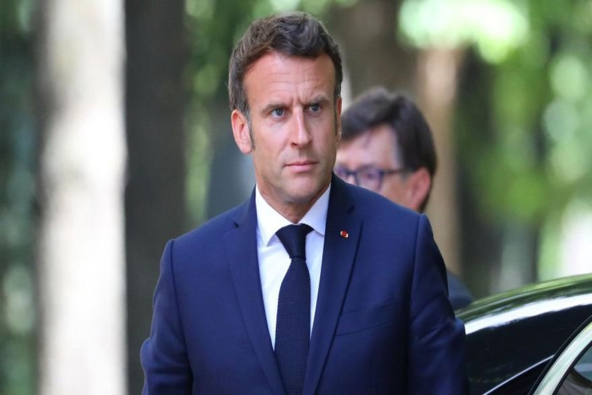 Makronun istefası tələb edilir