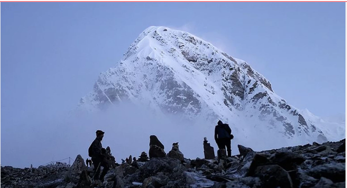 Everest dağında qar fırtınası - Bir nəfər öldü