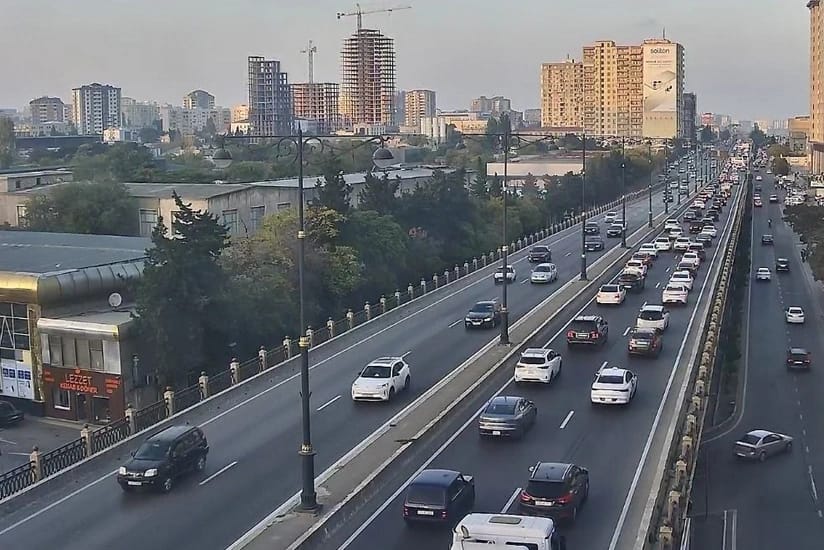 Bakıda 12 istiqamətdə nəqliyyatın sıxlığı müşahidə edilir