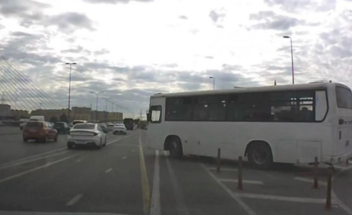 Avtobus sürücüsü sərnişinlərin həyatını təhlükəyə atdı: Qurumlar hərəkətə keçdi - VİDEO