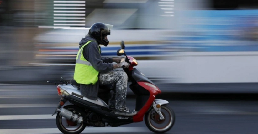 Azərbaycanda moped idarə etmək üçün sürücülük vəsiqəsi tələb olunacaq
