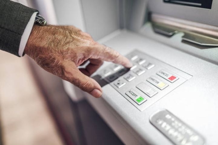 Bu şəxslərə 1600 manat verilir
