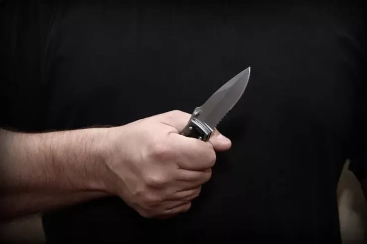 Abşeronda 20 yaşlı gənc BIÇAQLANDI