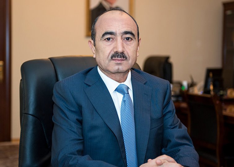 “Heç biri ailəmin deyil” — Əli Həsənov 2 milyardlıq mülklərdən danışdı