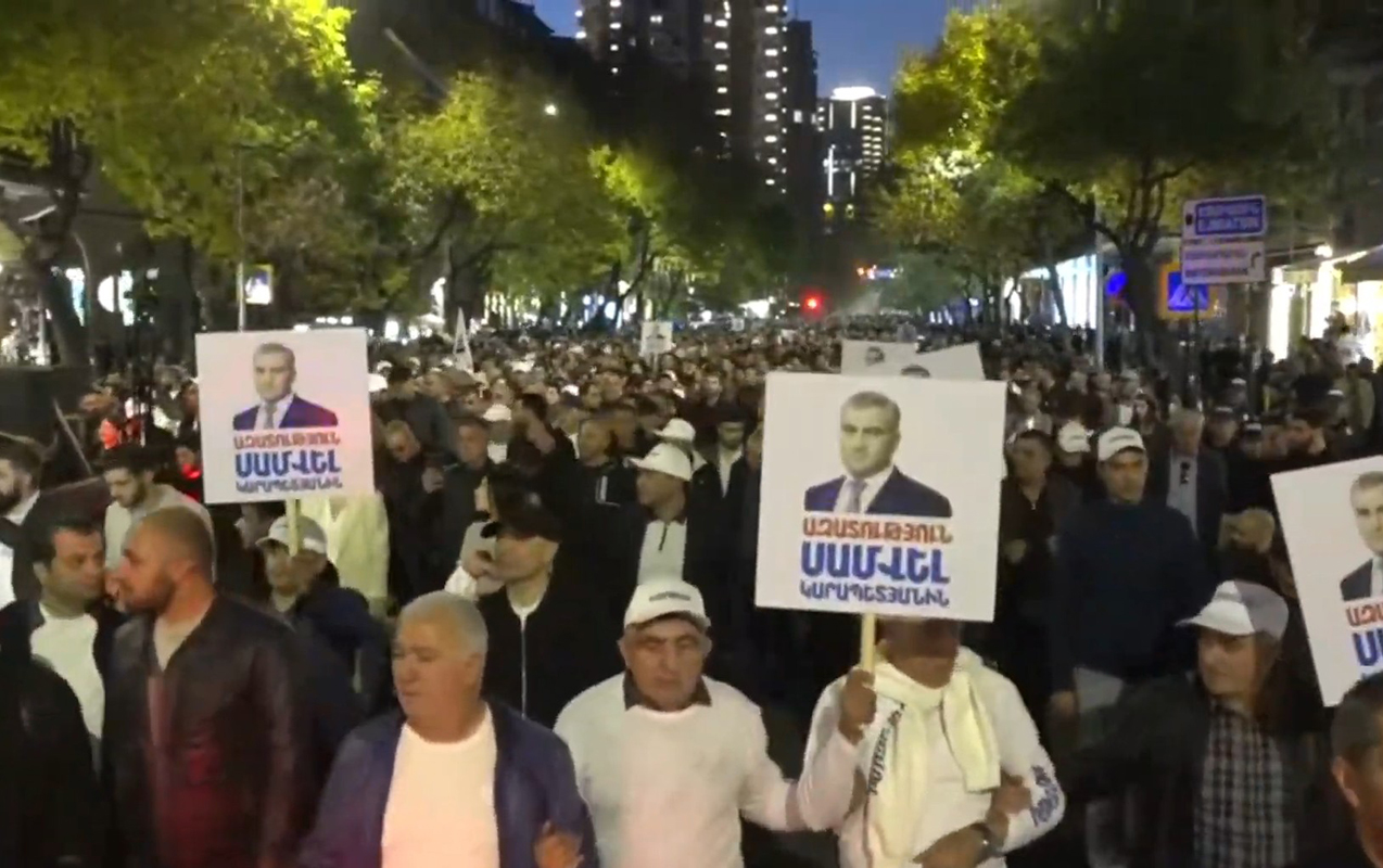 İrəvanda Samvel Karapetyana görə mitinq keçirilir
