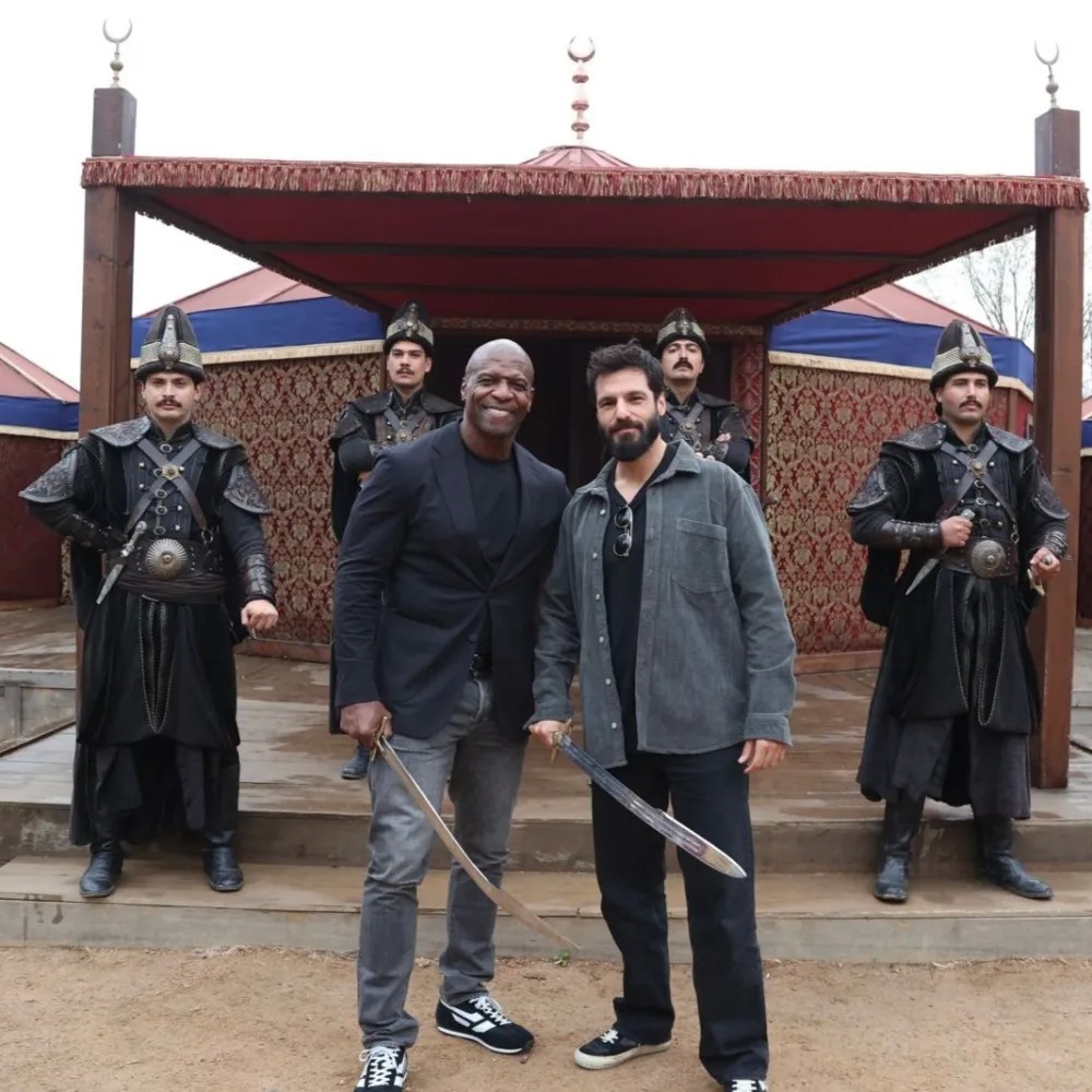 Hollivud ulduzu “Mehmed:Fetihler Sultanı” serialının setində - FOTOLAR