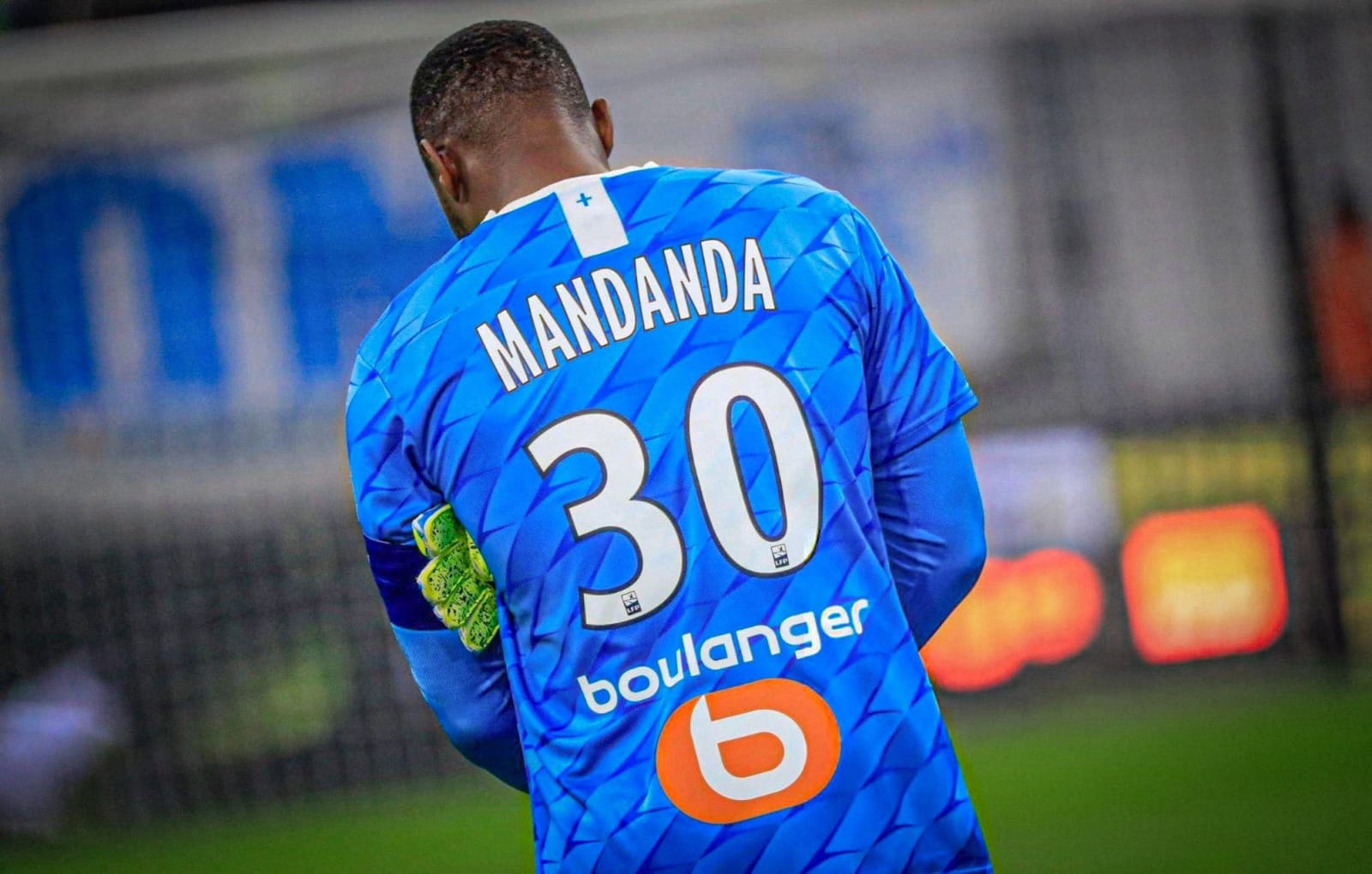 40 yaşlı futbolçunun forması əbədiləşdirildi - FOTO