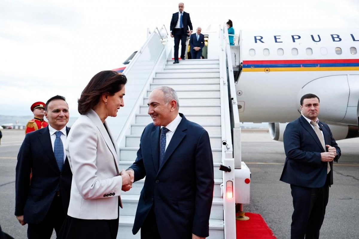 Paşinyan Gürcüstana getdi