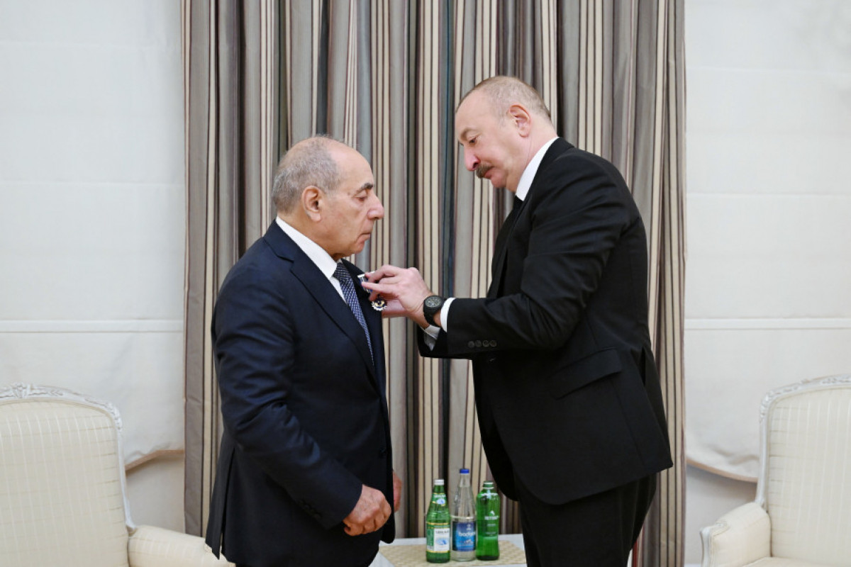 Prezident Yaqub Eyyubova “İstiqlal” ordenini təqdim etdi - FOTOLAR