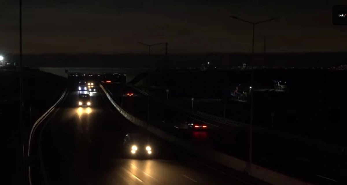 Bakıda sürücüləri qorxuya salan yeni yolda nələr baş verir? - VİDEO