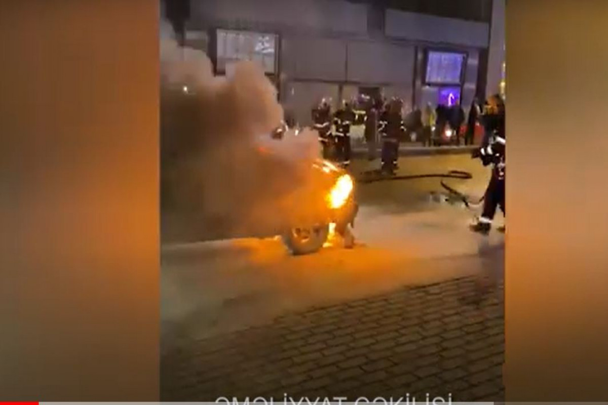 Minik maşının mühərriki yandı - VİDEO