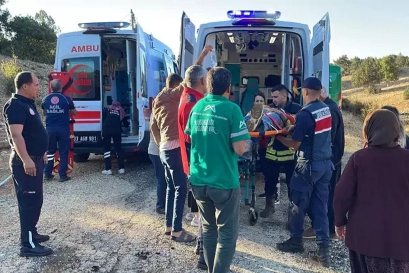 Türkiyədə işçiləri daşıyan mikroavtobus aşıb, ölən və yaralananlar var