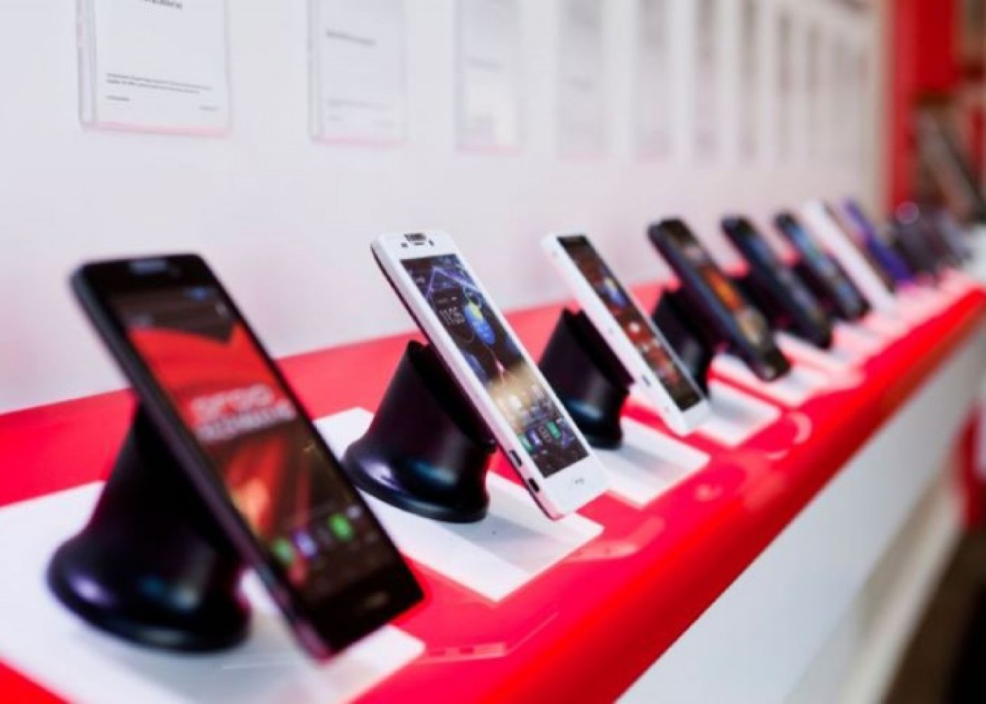 Azərbaycanda mobil telefonlar bahalaşacaq - VİDEO
