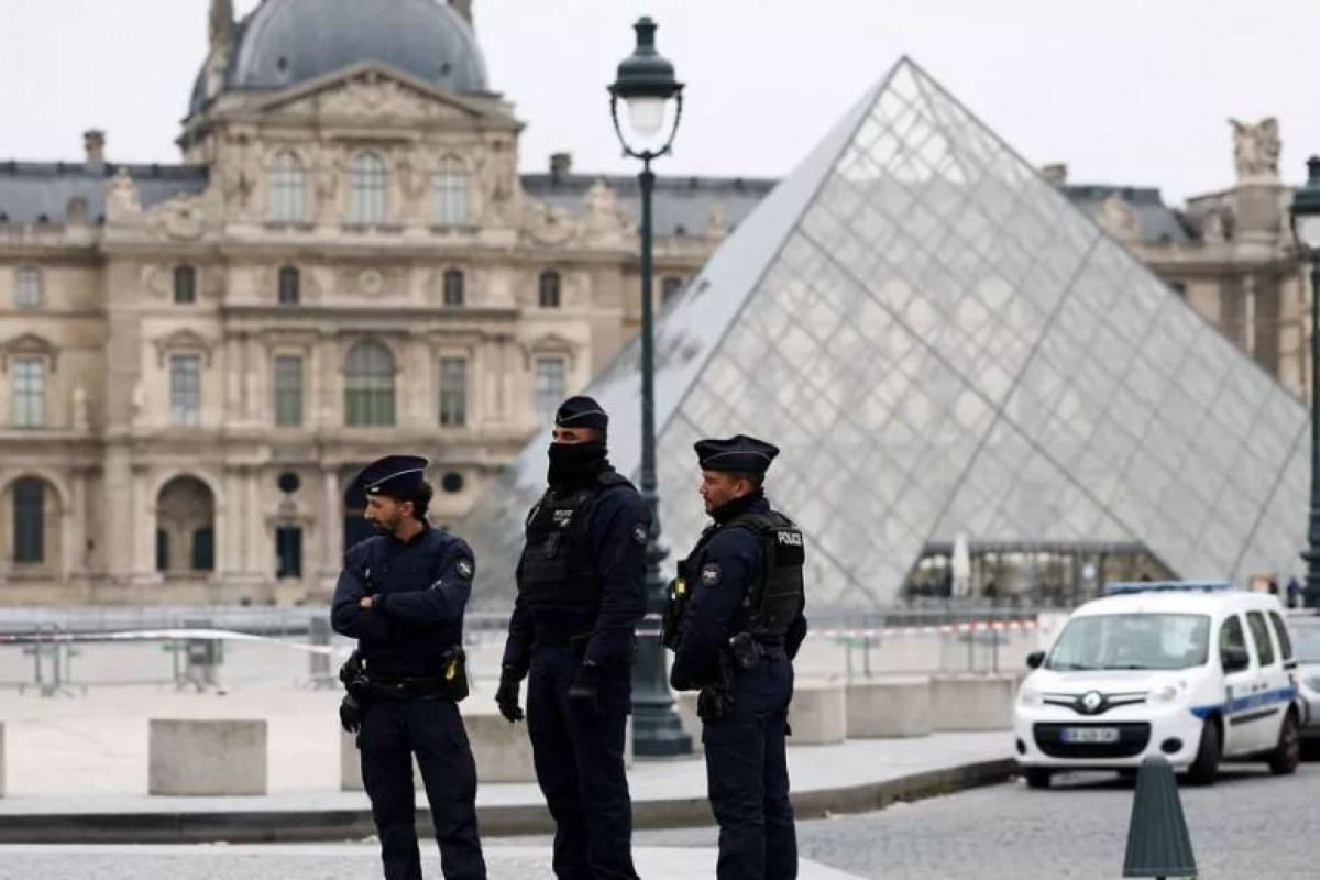 Le Figaro: Fransada Luvrun soyulması işi üzrə iki şübhəli saxlanılıb
