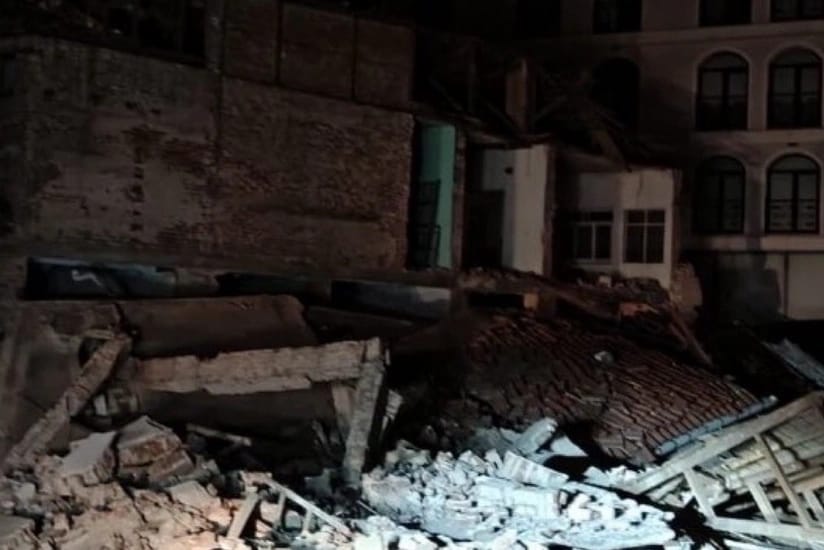 Türkiyədə zəlzələ nəticəsində dağıntılar var - VİDEO