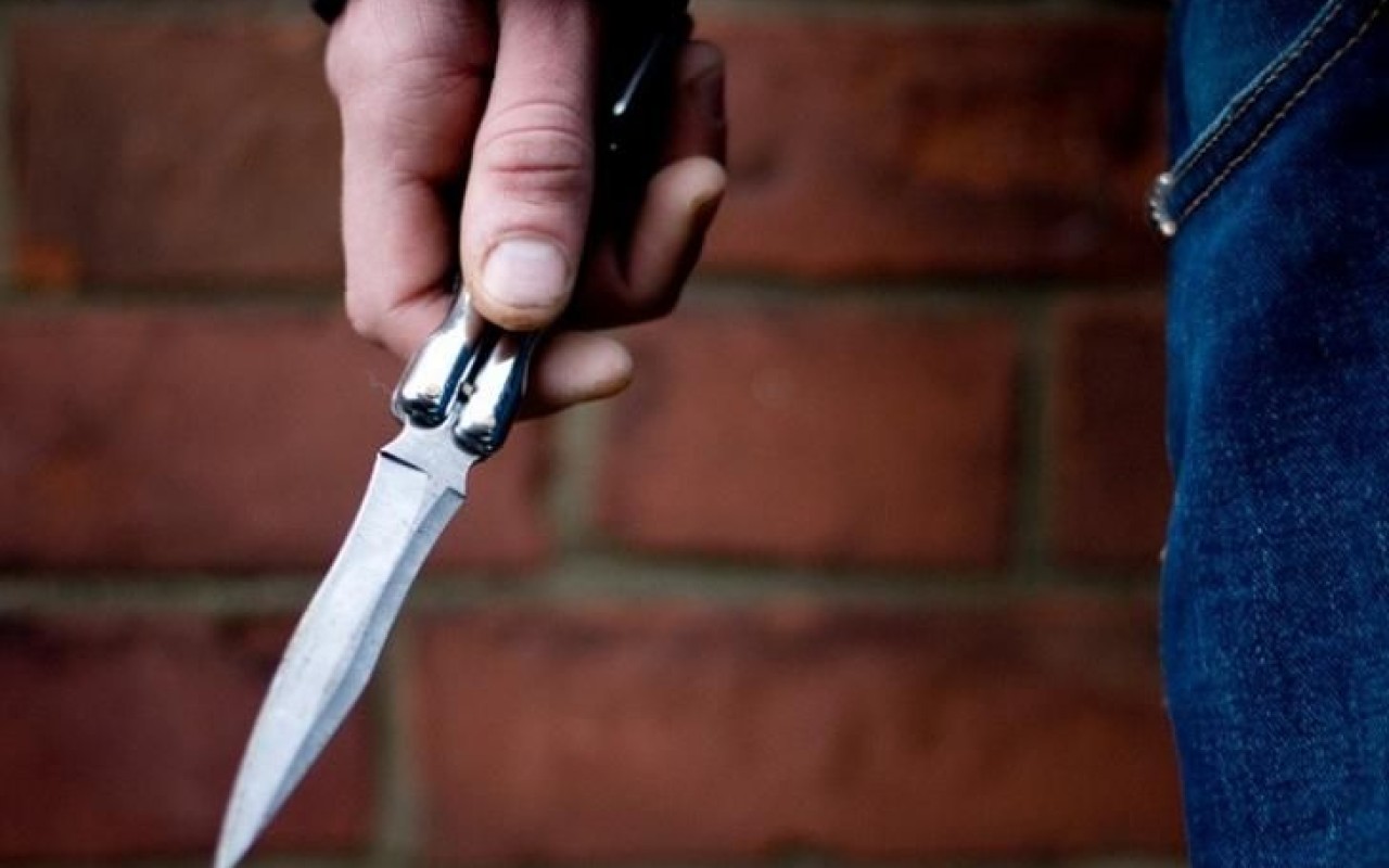 Bakıda kişi tanışını bıçaqladı