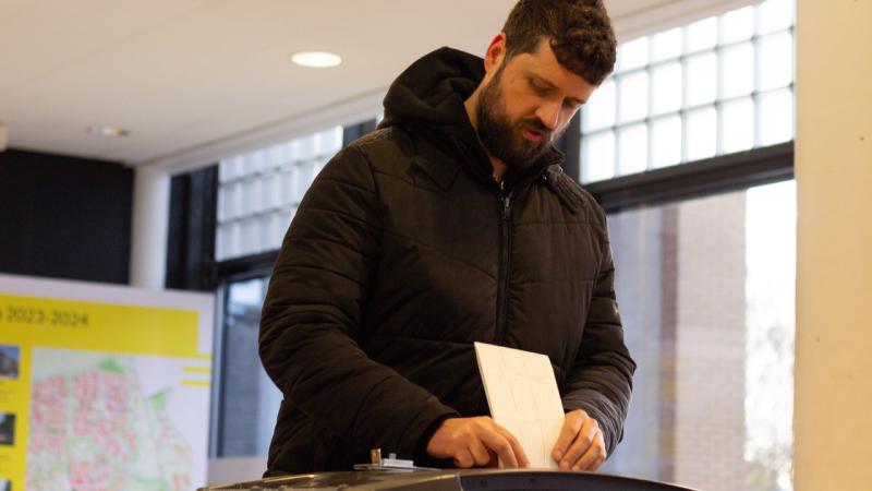 Sabah Niderlandda növbədənkənar parlament seçkiləri keçiriləcək