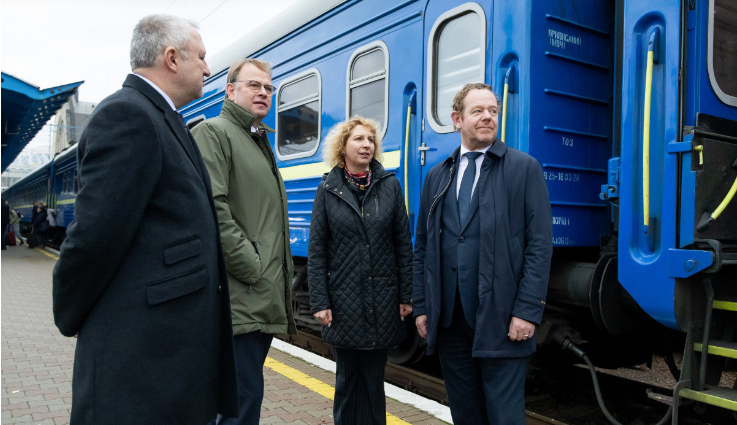 Niderland XİN rəhbəri Kiyevə səfər edib