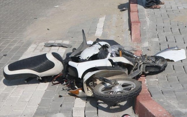 Gəncədə moped qəzaya düşdü - Yaralanan var