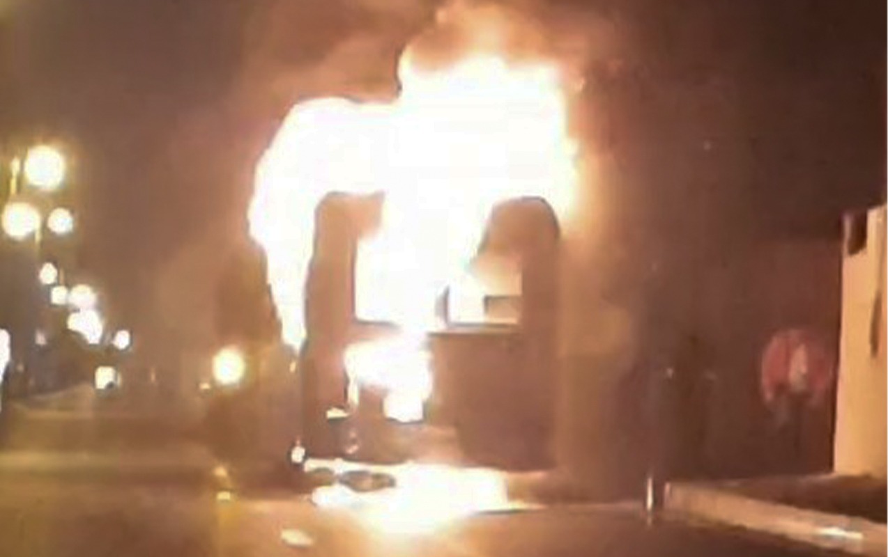 Bakıda sərnişin avtobusu yanaraq KÜL OLDU