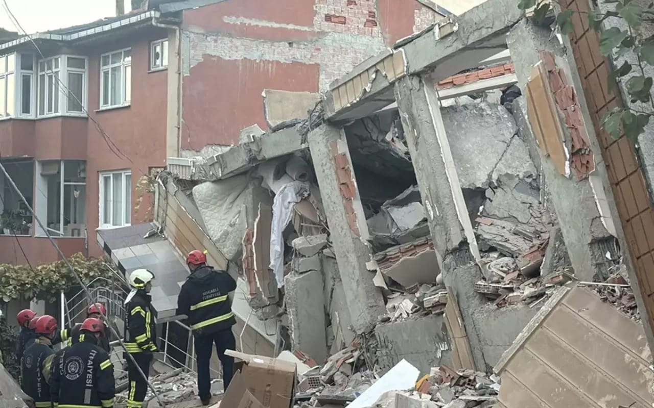 Türkiyədə 6 mərtəbəli bina çökdü - Dağıntılar altında qalan var