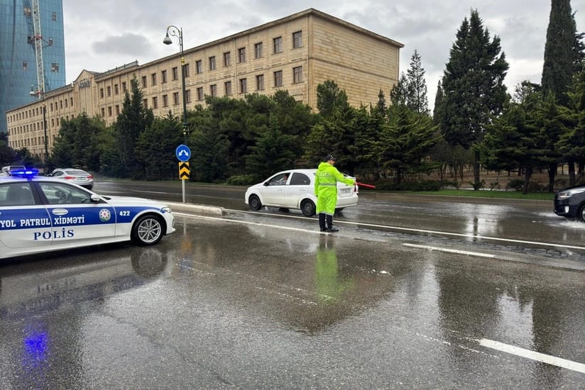 BDYPİ yağışlı hava şəraiti ilə bağlı sürücü və piyadalara müraciət edib